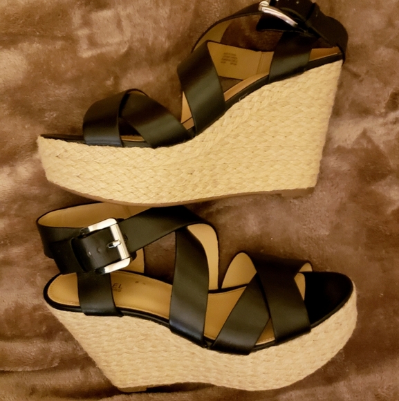 ****SOLD****      Michael Kors Black Leather Wedges - Picture 9 of 9